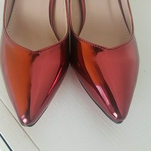 🚨Metro Metallic Red Heels🚨